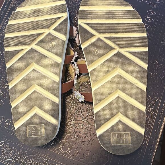 Daisy Sandals Size 7 - Picture 6 of 7